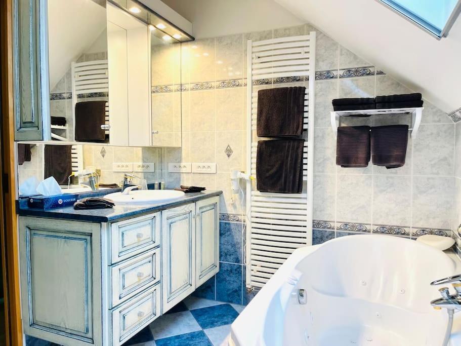 Holiday home Maison Confort Proche Center La Menuis Sully-sur-Loire